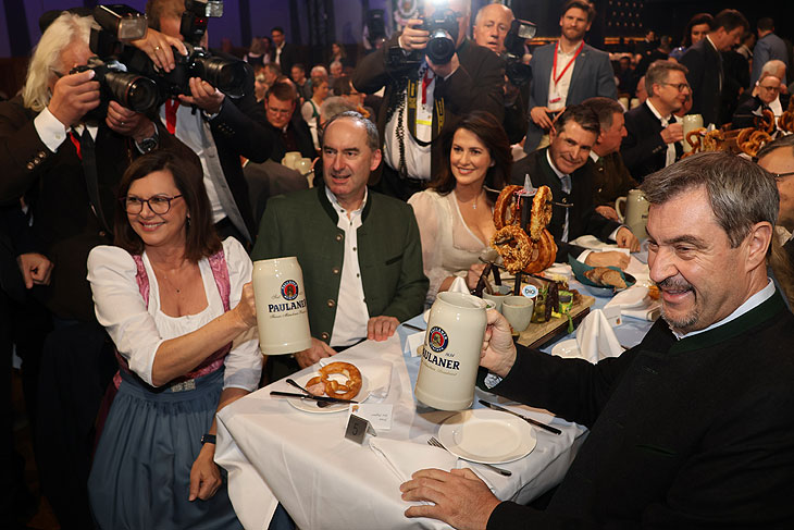 Salvatorprobe 2025:  Ilse Aigner, Hubert Aiwanger, Michaela Kaniber und Ministerpräsident Markus Söder (©Foto: Martin Schmitz) 